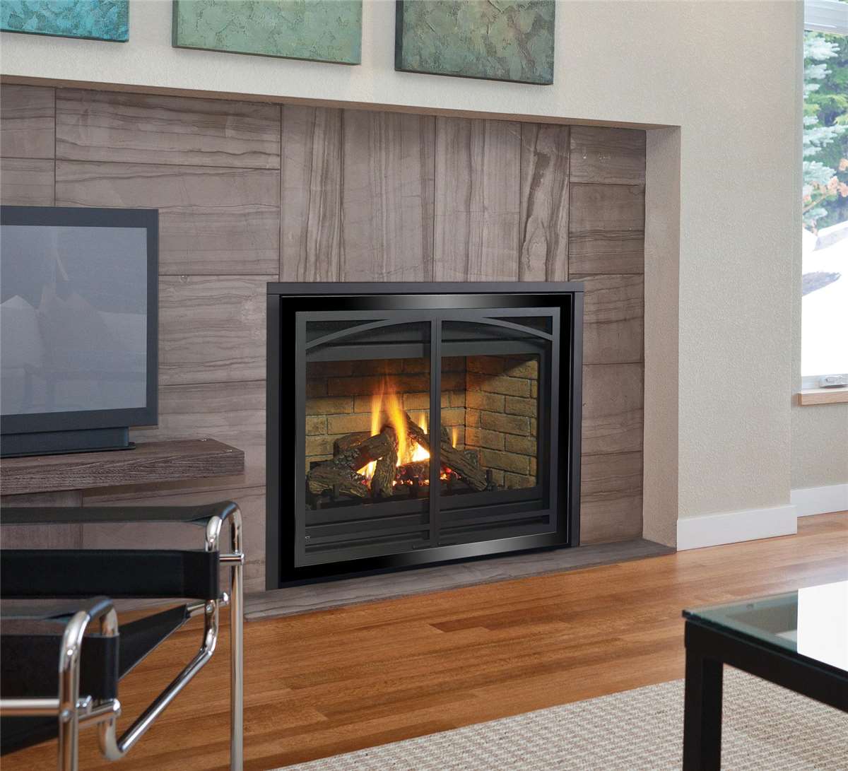 Regency Panorama P36 gas fireplace with black chrome faceplate and door inlay.