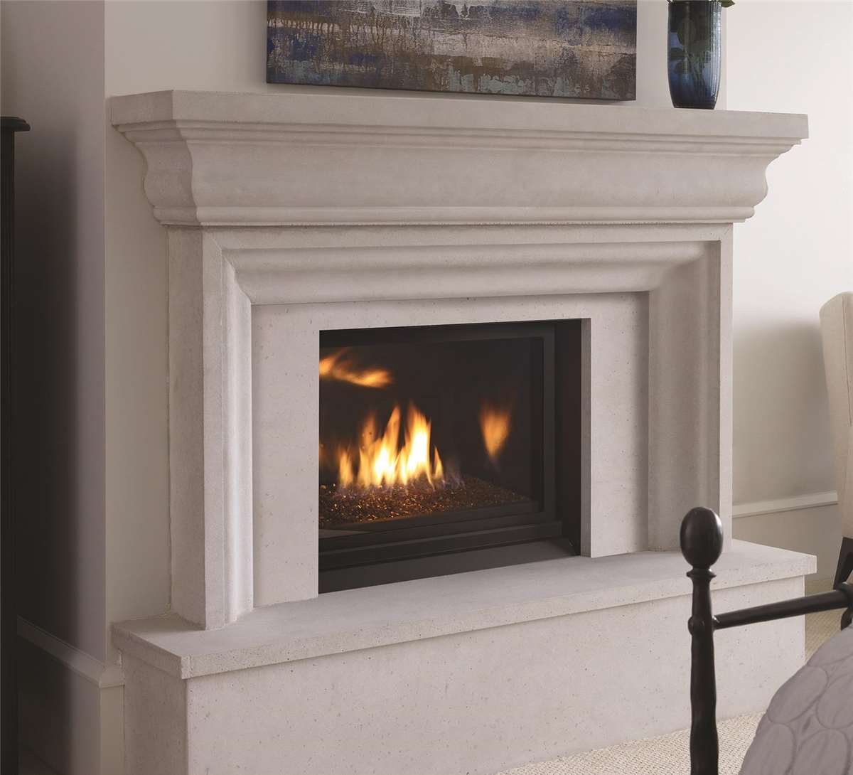 Regency Horizon HZ33CE small direct vent contemporary gas fireplace.
